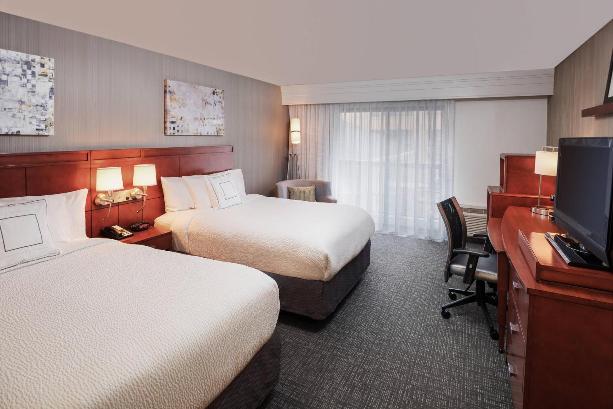 Courtyard By Marriott New Haven Orange Hotel Екстериор снимка