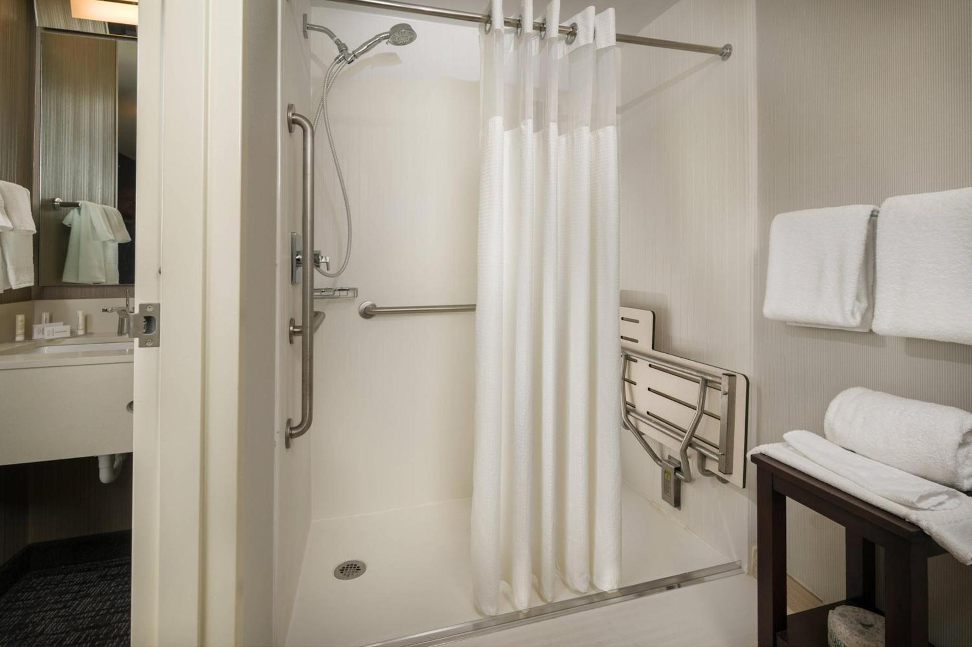 Courtyard By Marriott New Haven Orange Hotel Екстериор снимка