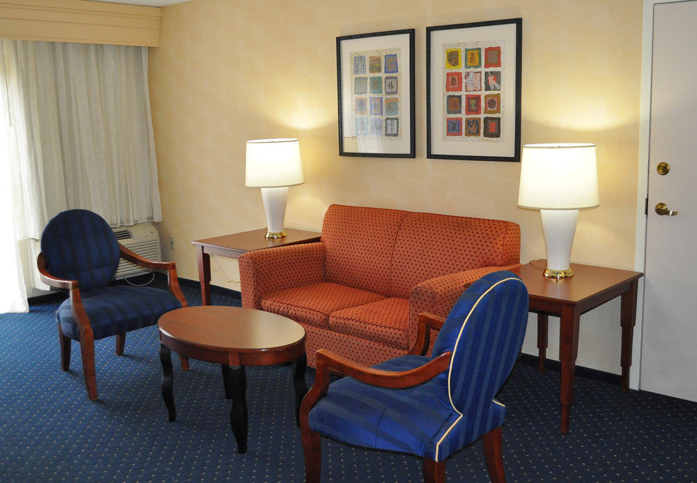 Courtyard By Marriott New Haven Orange Hotel Екстериор снимка