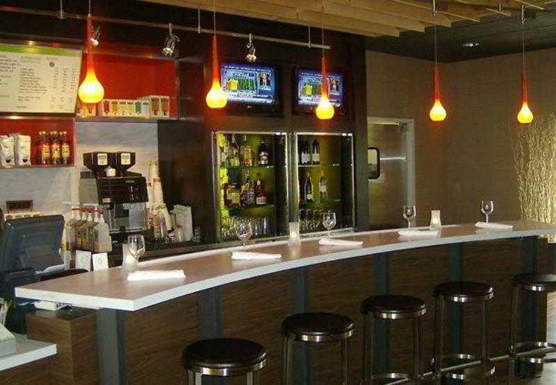 Courtyard By Marriott New Haven Orange Hotel Екстериор снимка