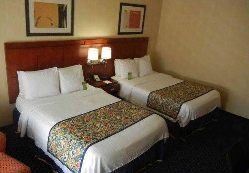 Courtyard By Marriott New Haven Orange Hotel Екстериор снимка