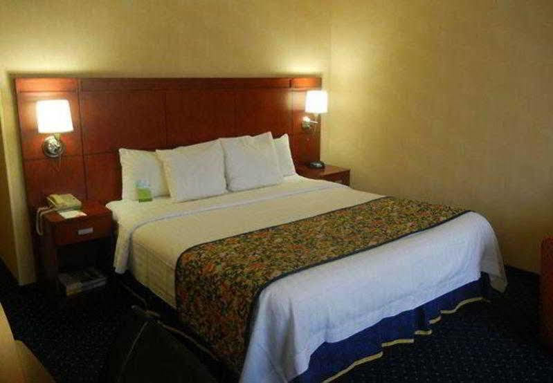 Courtyard By Marriott New Haven Orange Hotel Екстериор снимка